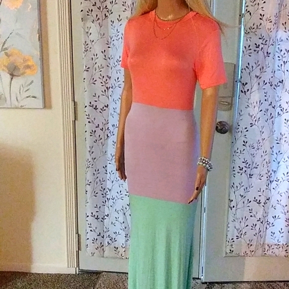 Beautiful color block maxi  dress💐. Perfect for summer! - Picture 3 of 4